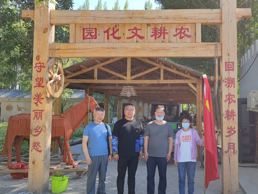 圖為：烏蘇北園春市場(chǎng)黨支部參觀紅色基地_副本.jpg